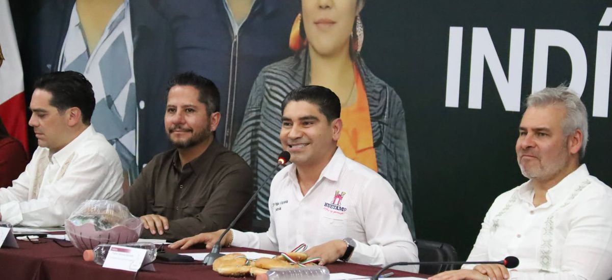 Luciernaga noticias | Huetamo honra a sus...