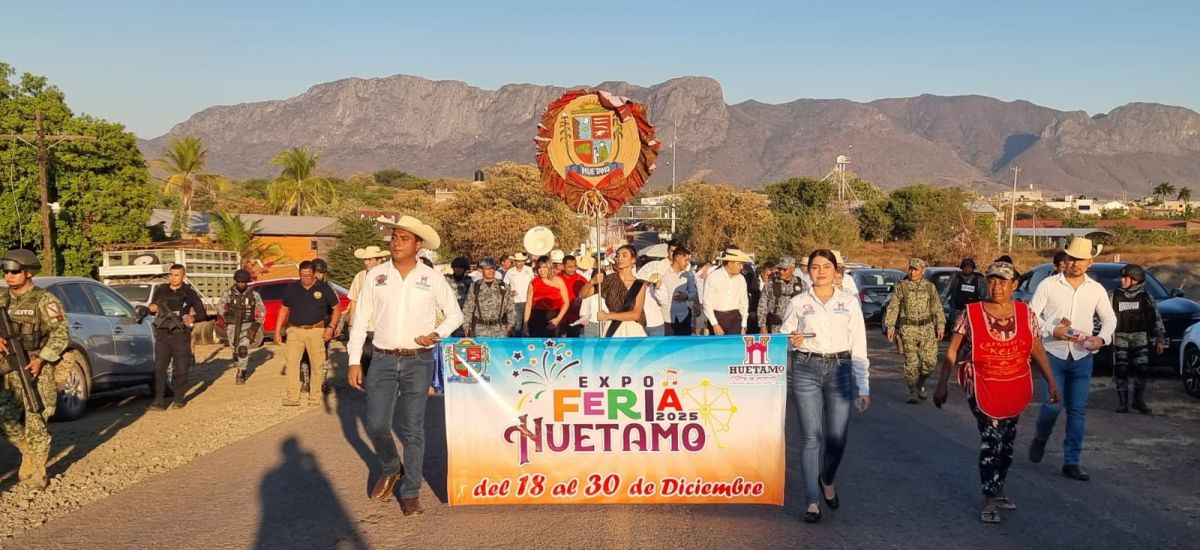 Luciernaga noticias | Arranca el desfile d...