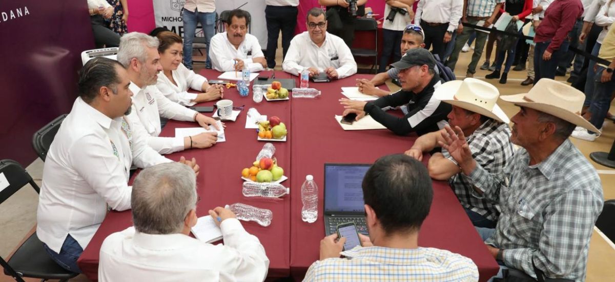 Luciernaga noticias | Bedolla escucha y at...
