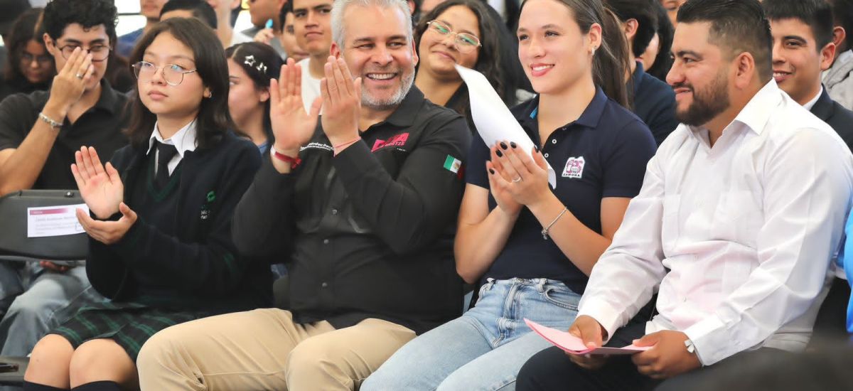 Luciernaga noticias | Con D4TA, docentes d...