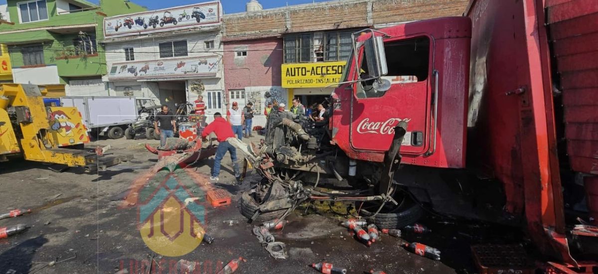 Luciernaga noticias | Se accidenta camión...