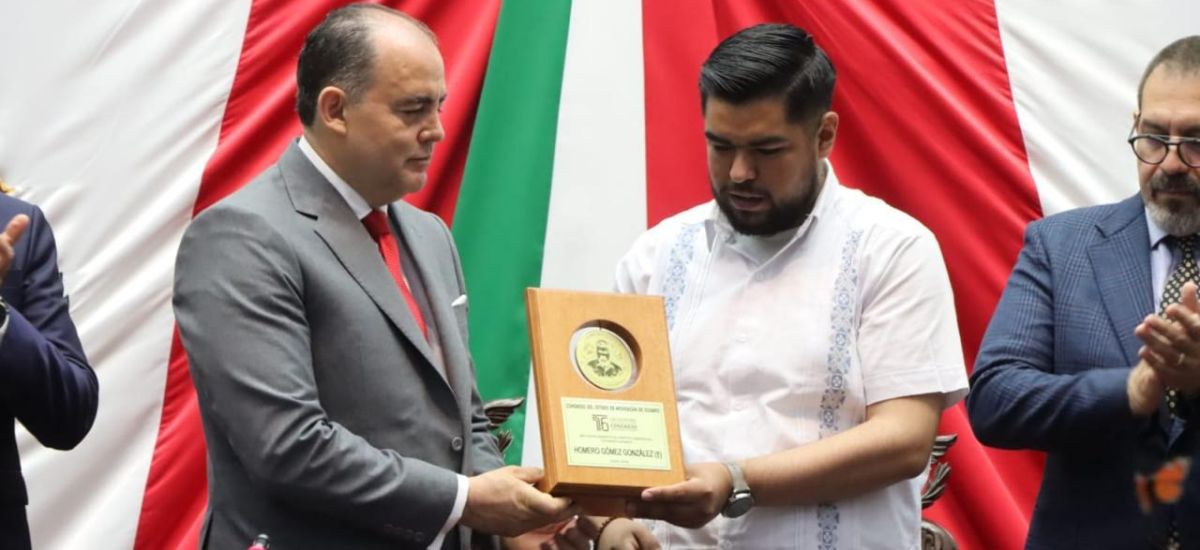 Luciernaga noticias | Honran en el Congres...