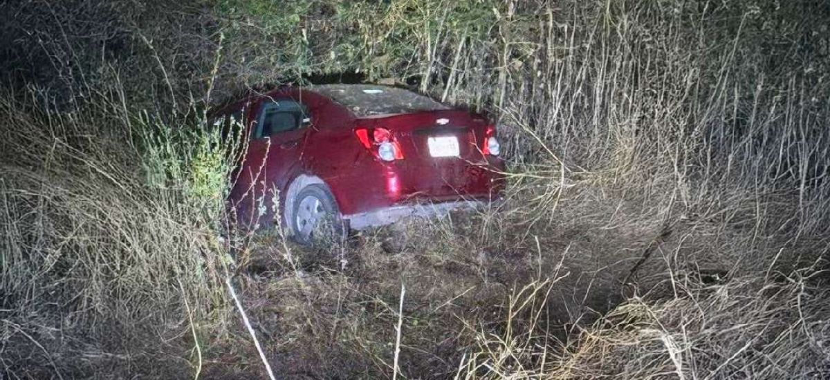 Luciernaga noticias | Auto se sale del cam...