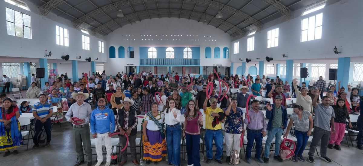 Luciernaga noticias | Gladyz Butanda recog...